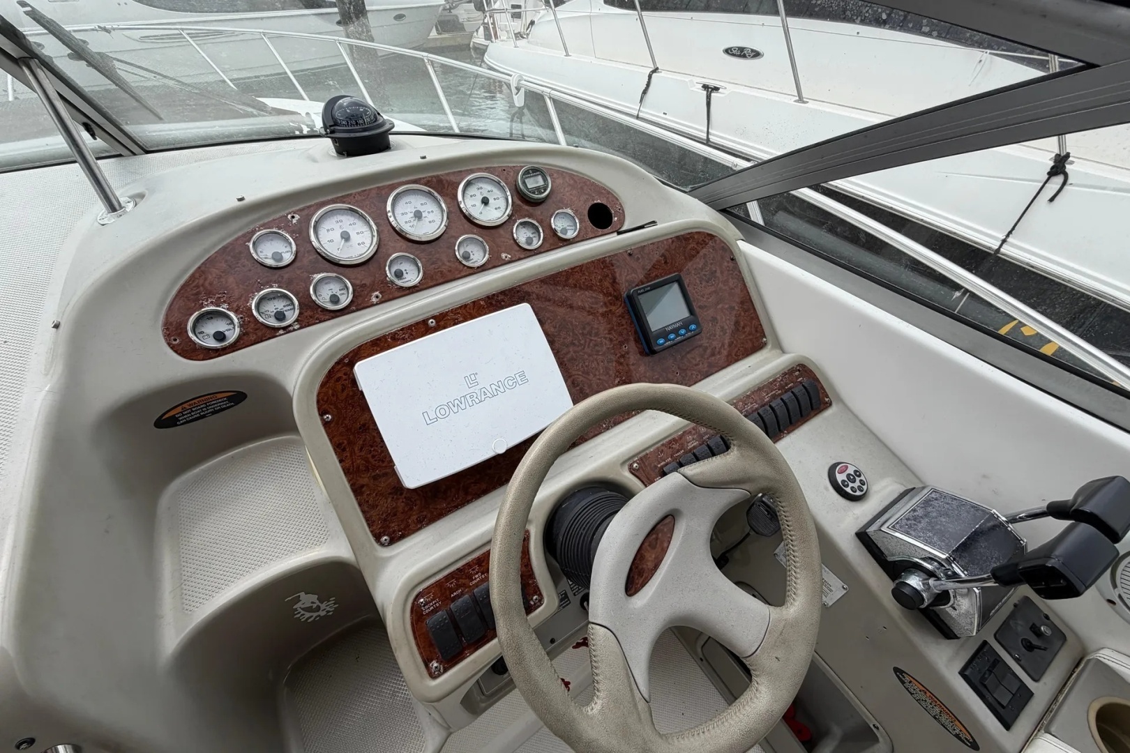 1999 Bayliner 3055 Ciera - Image 9