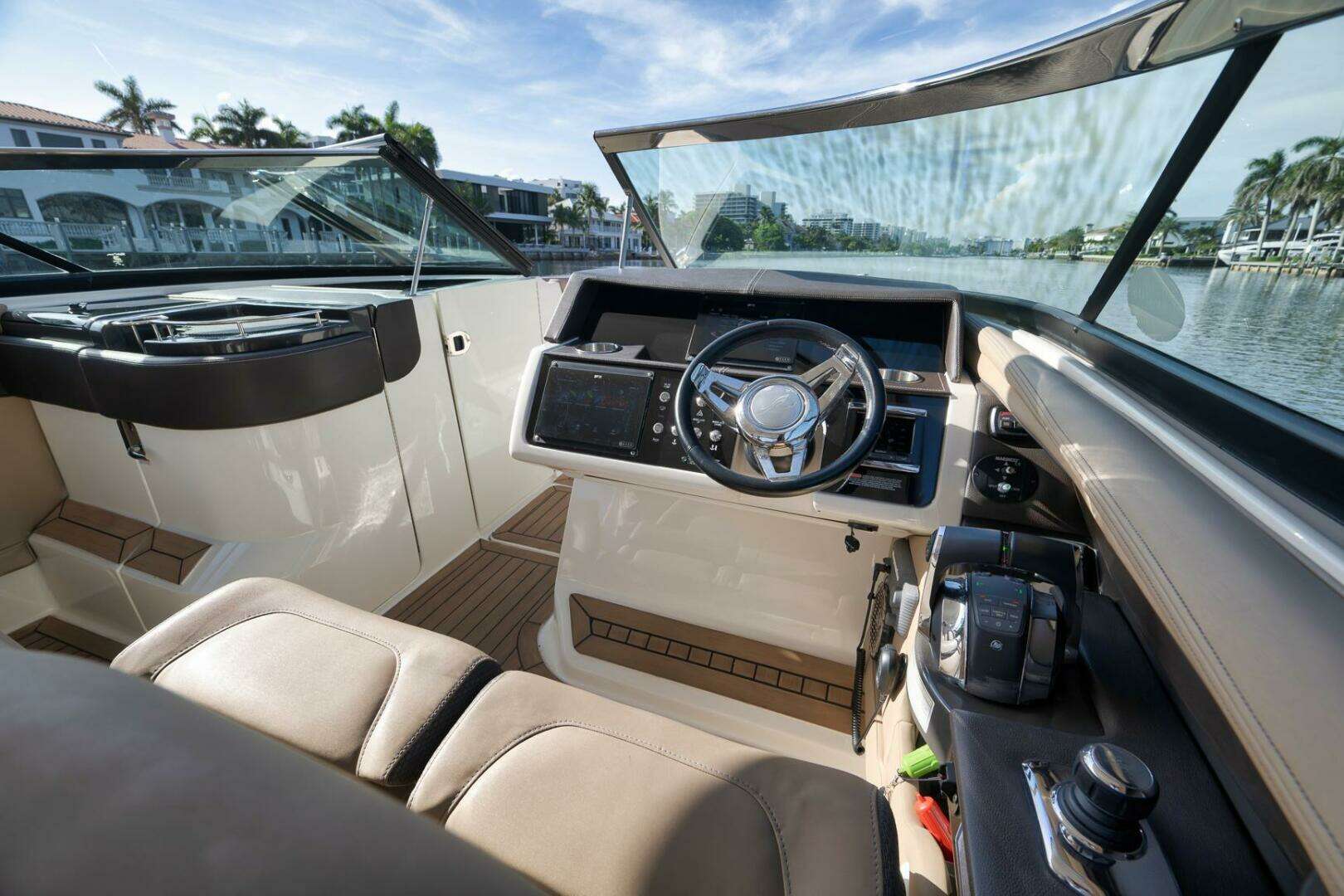 2016 Sea Ray 350 SLX - Image 28