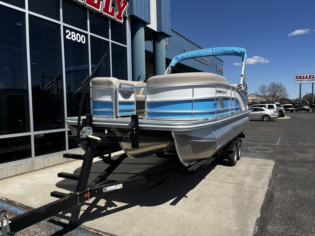 2025 Bennington 22 M Fastback - Quad Bench - 5