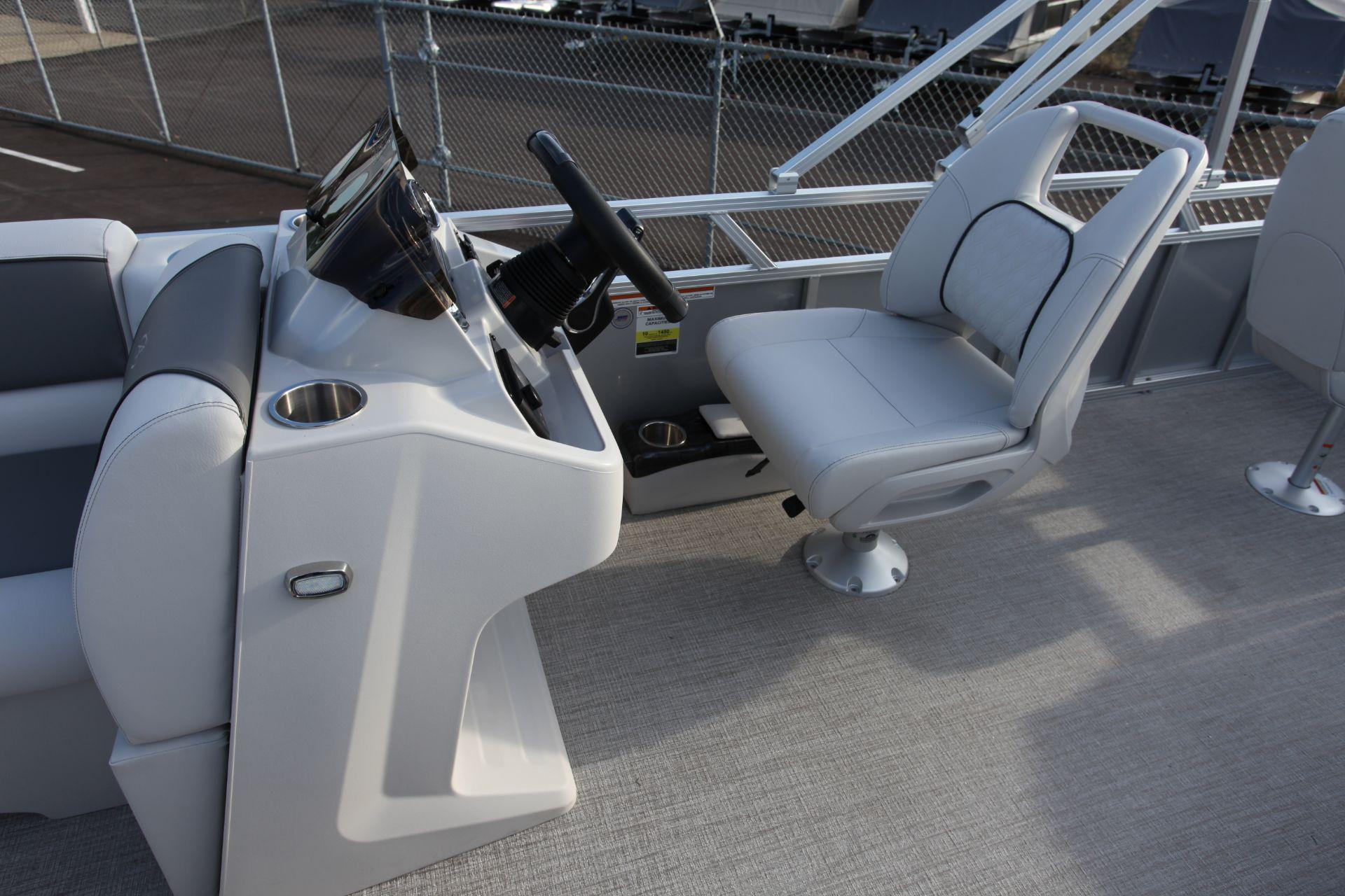 2024 Avalon Venture Fish N Cruise 23 ft. - 9