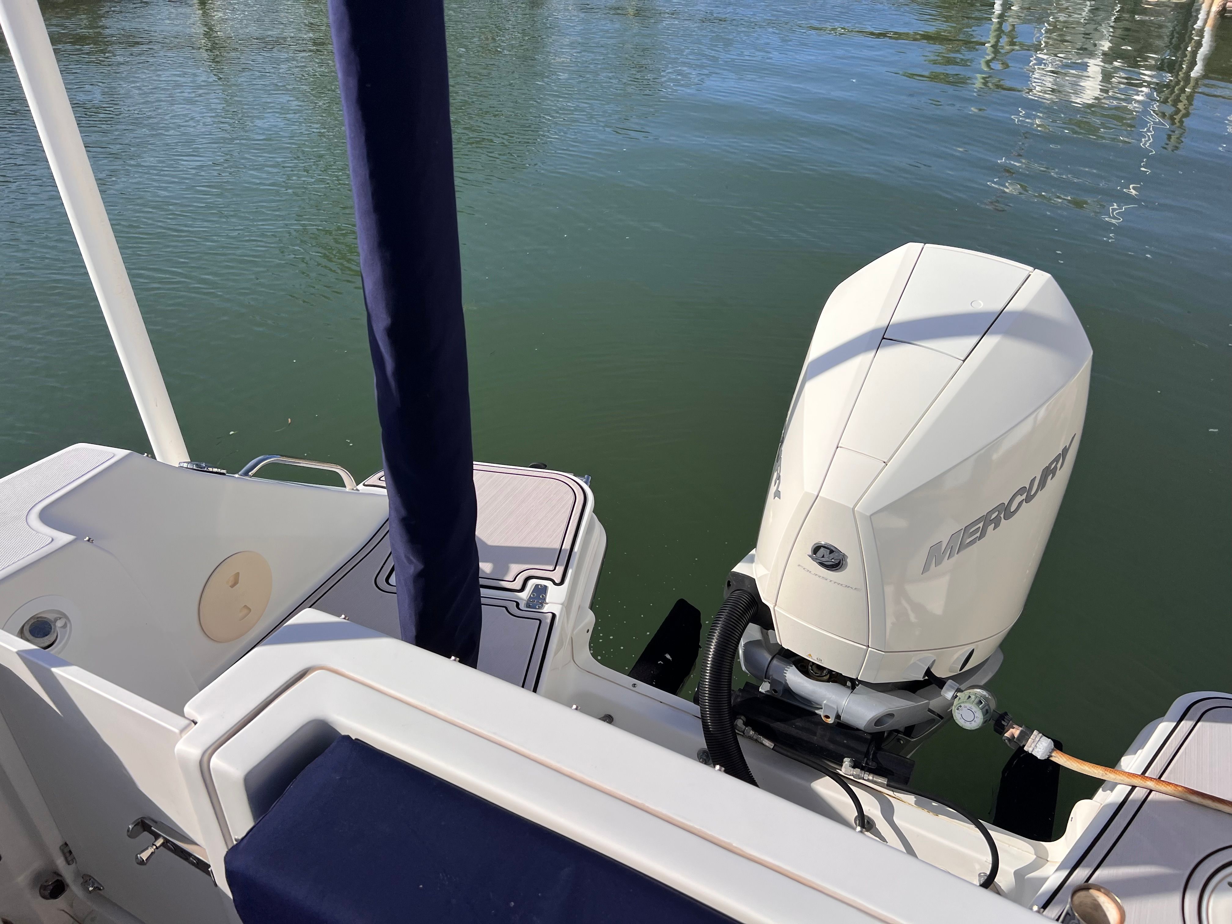 2022 Boston Whaler 240 Vantage - 9
