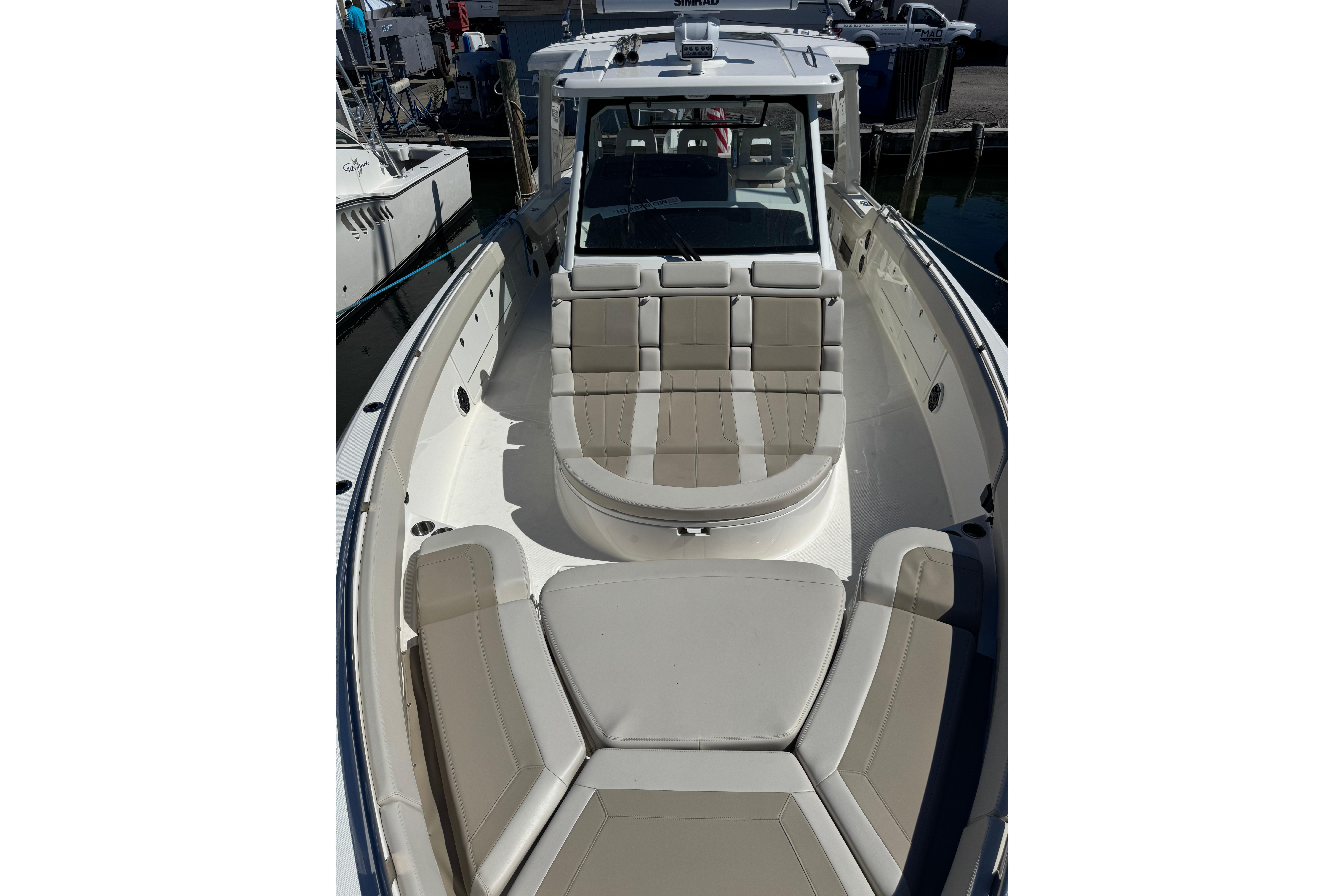 2025 Boston Whaler 420 Outrage