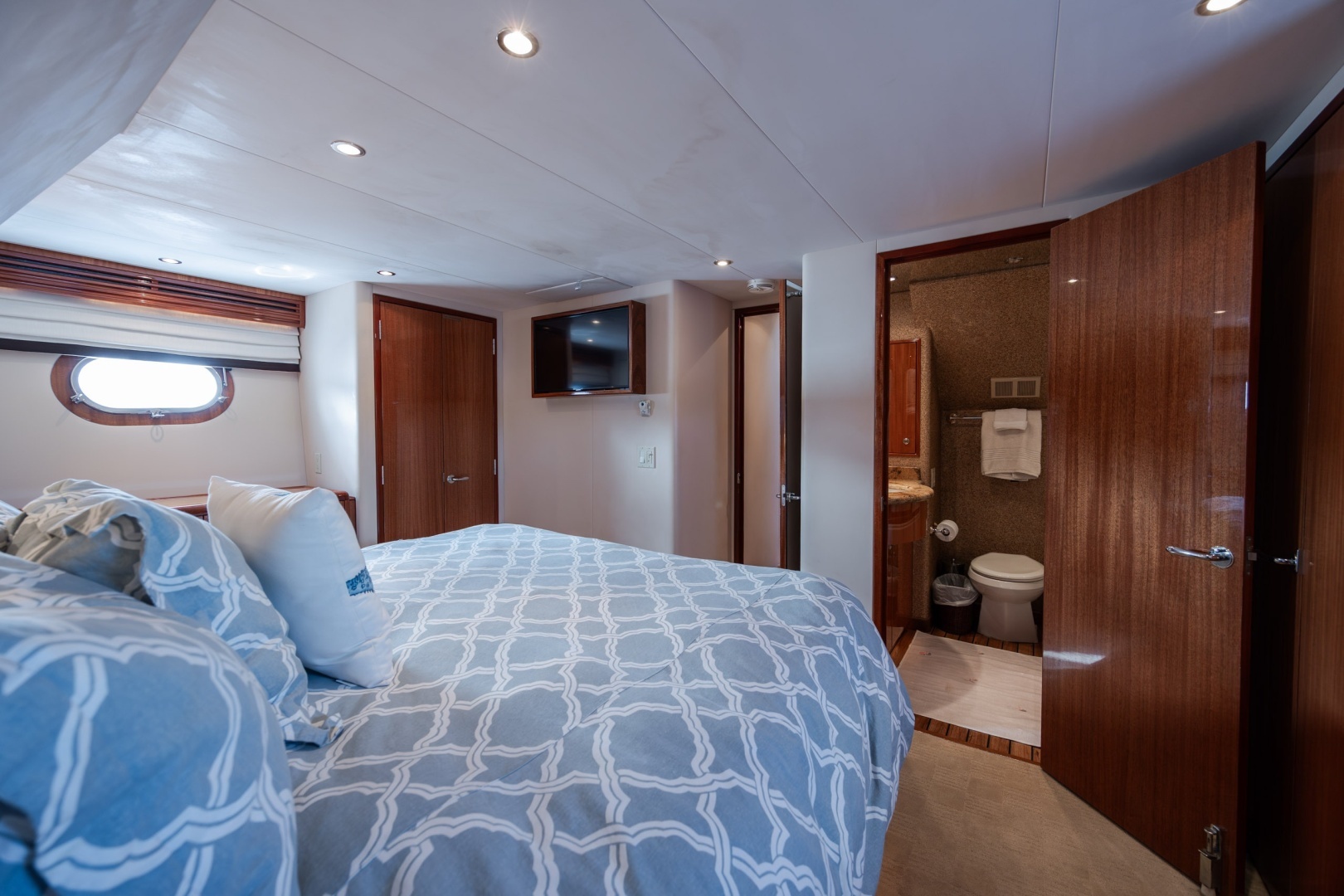 2008 Hatteras Motor Yacht - Image 49