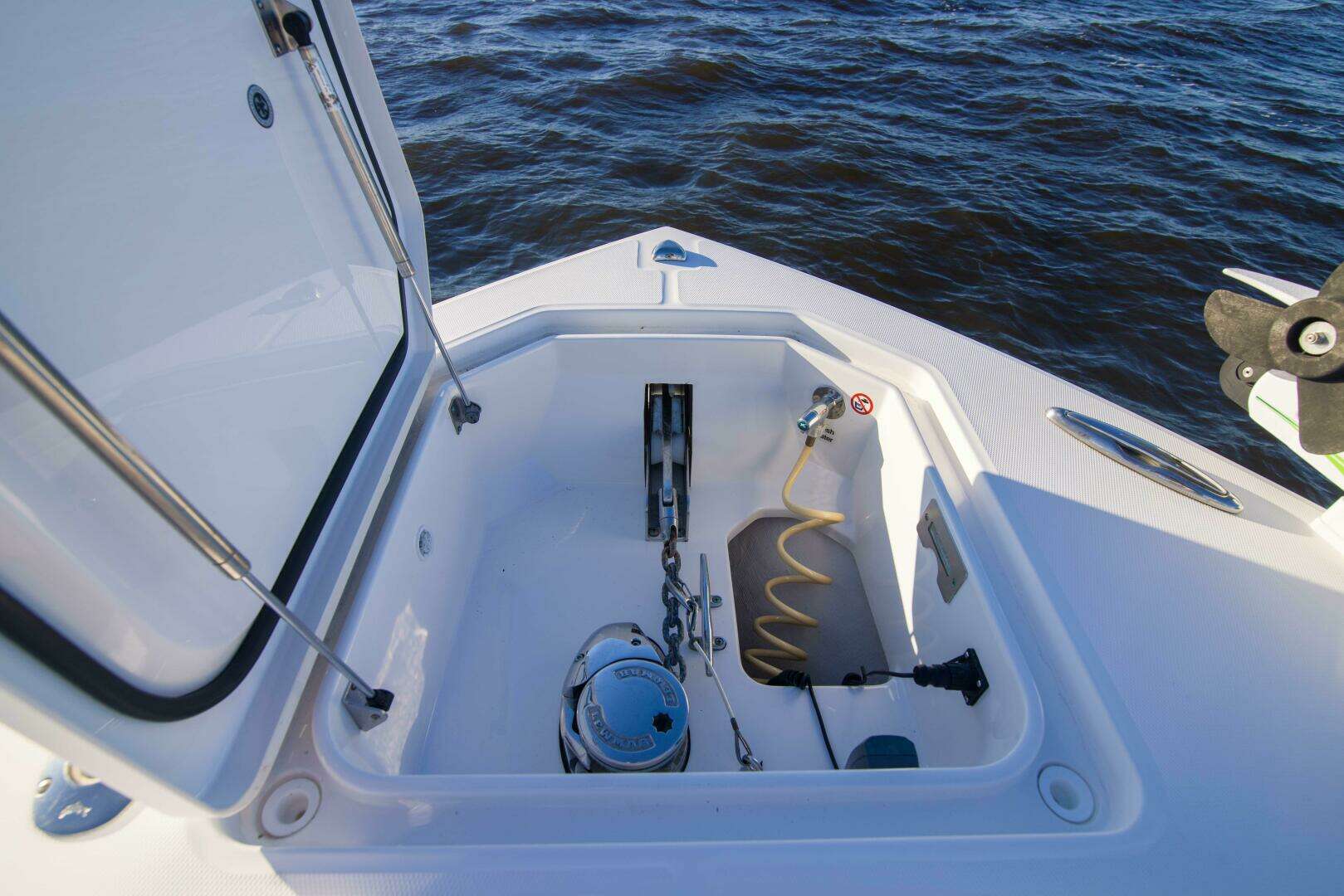 2016 Regulator 41 Center Console - Image 24