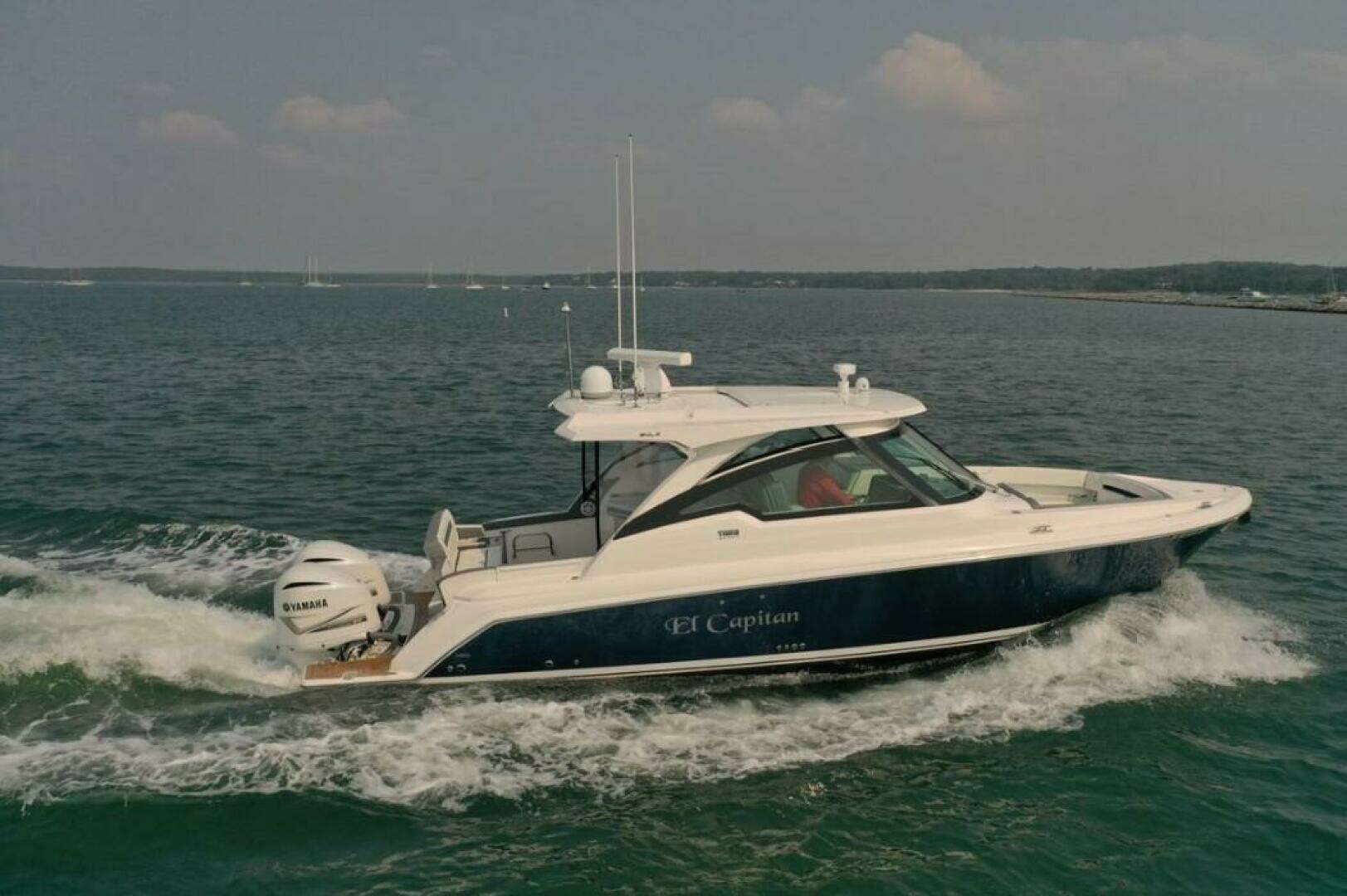 2019 Tiara Yachts 34LX - Image 2
