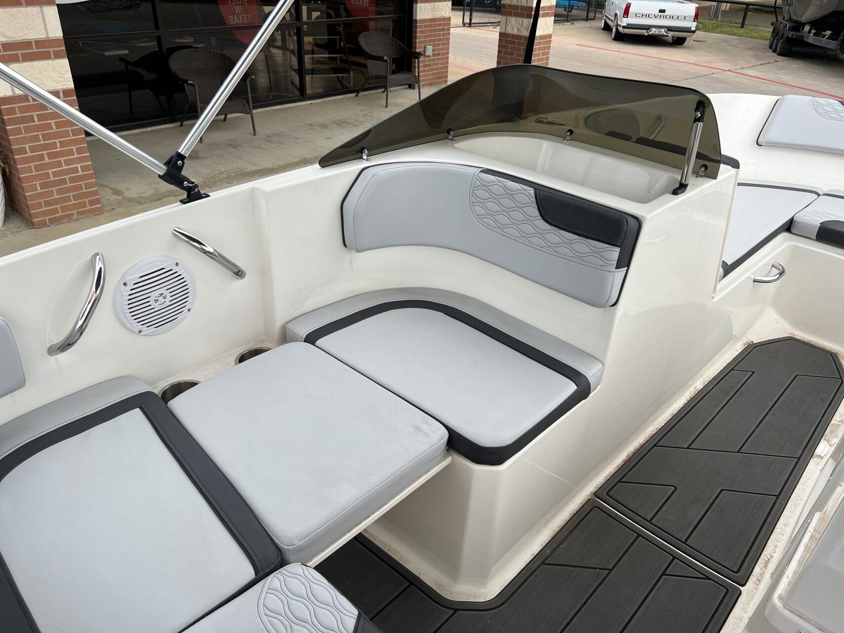 2023 Bayliner M17 - 13