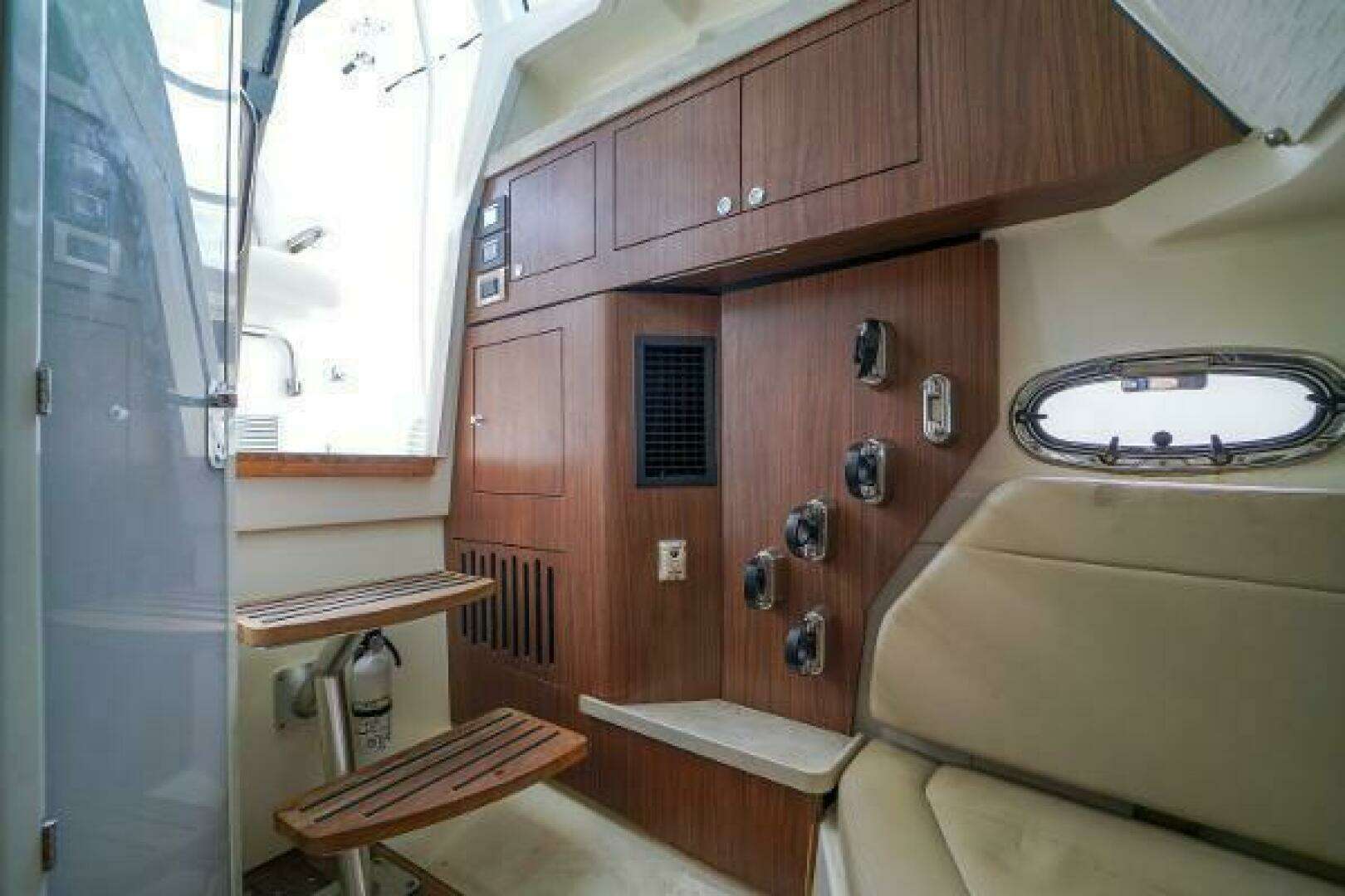 2018 Boston Whaler 380 Outrage - Image 26