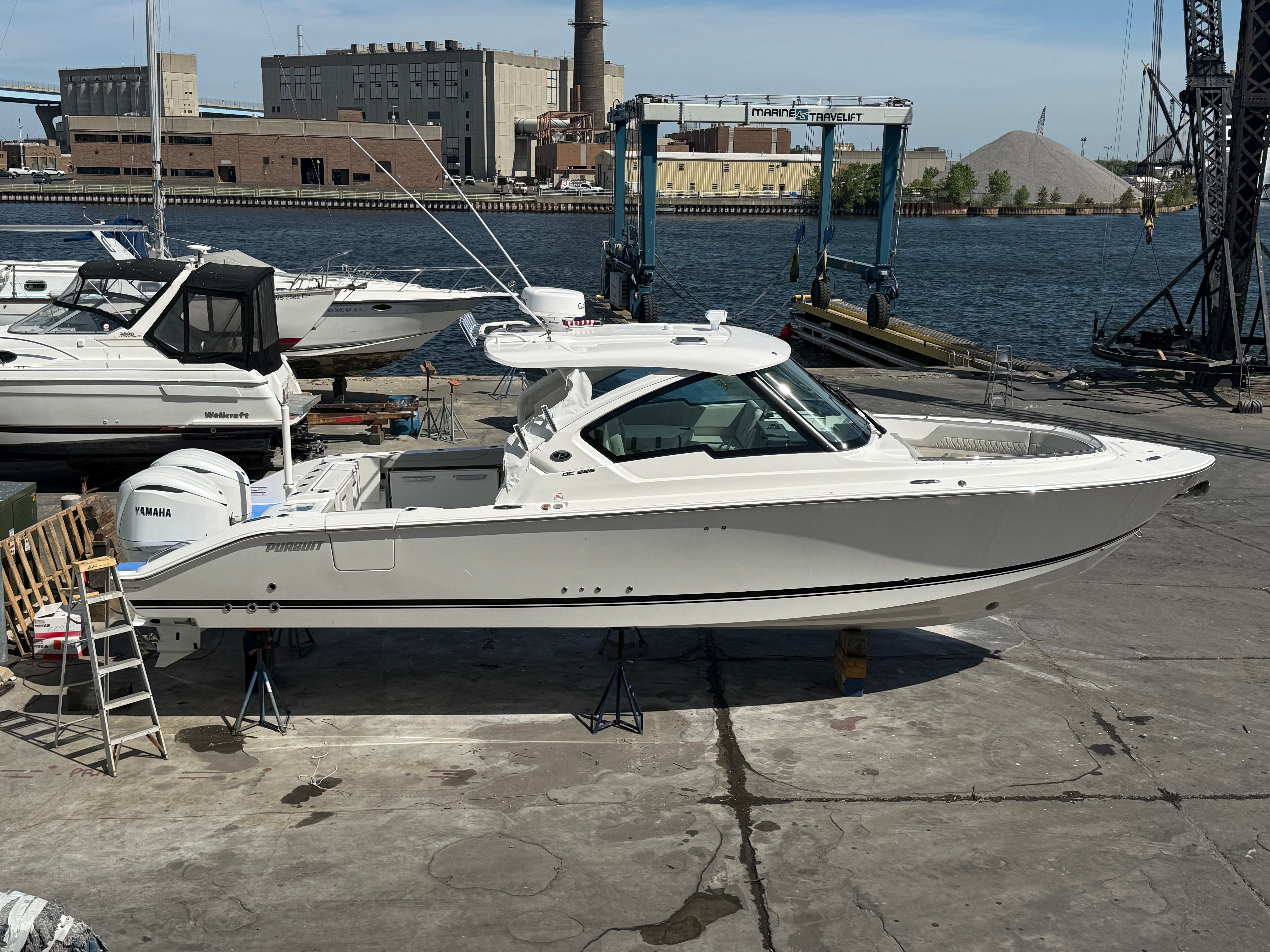 2026 Pursuit DC 326 Dual Console
