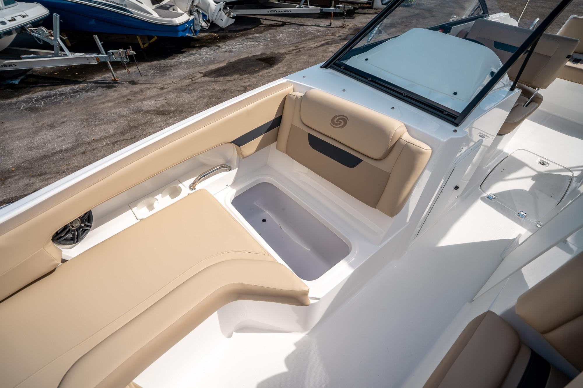 2025 Hurricane SunDeck 235 OB - 31
