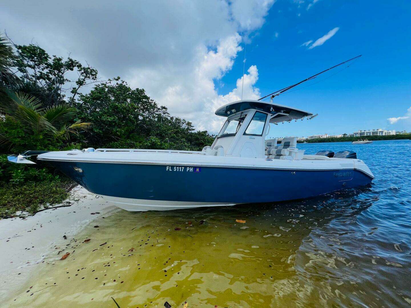 2012 Everglades 295 Center Console - Image 5