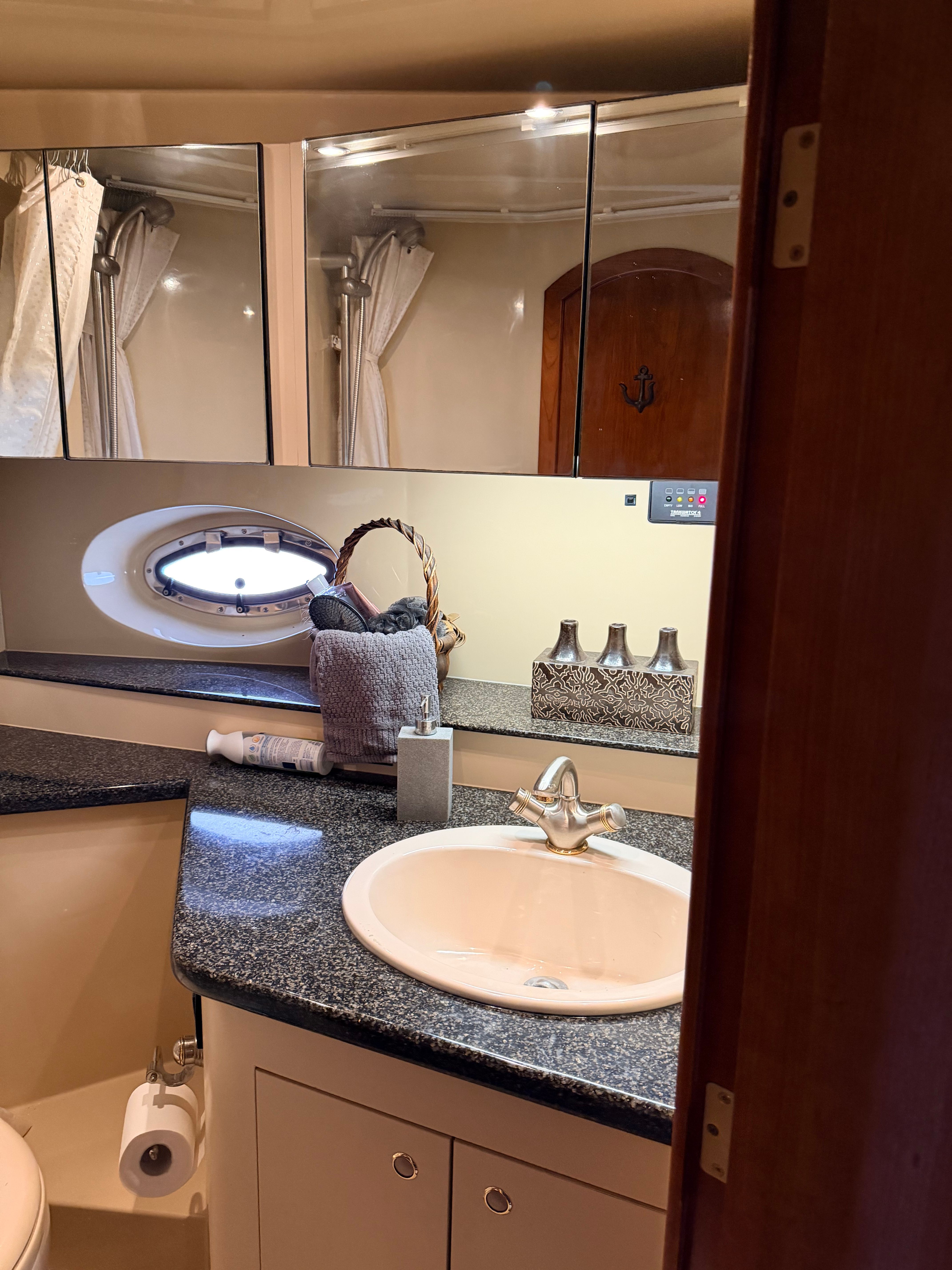 2006 Cruisers Yachts 460 Express - 28