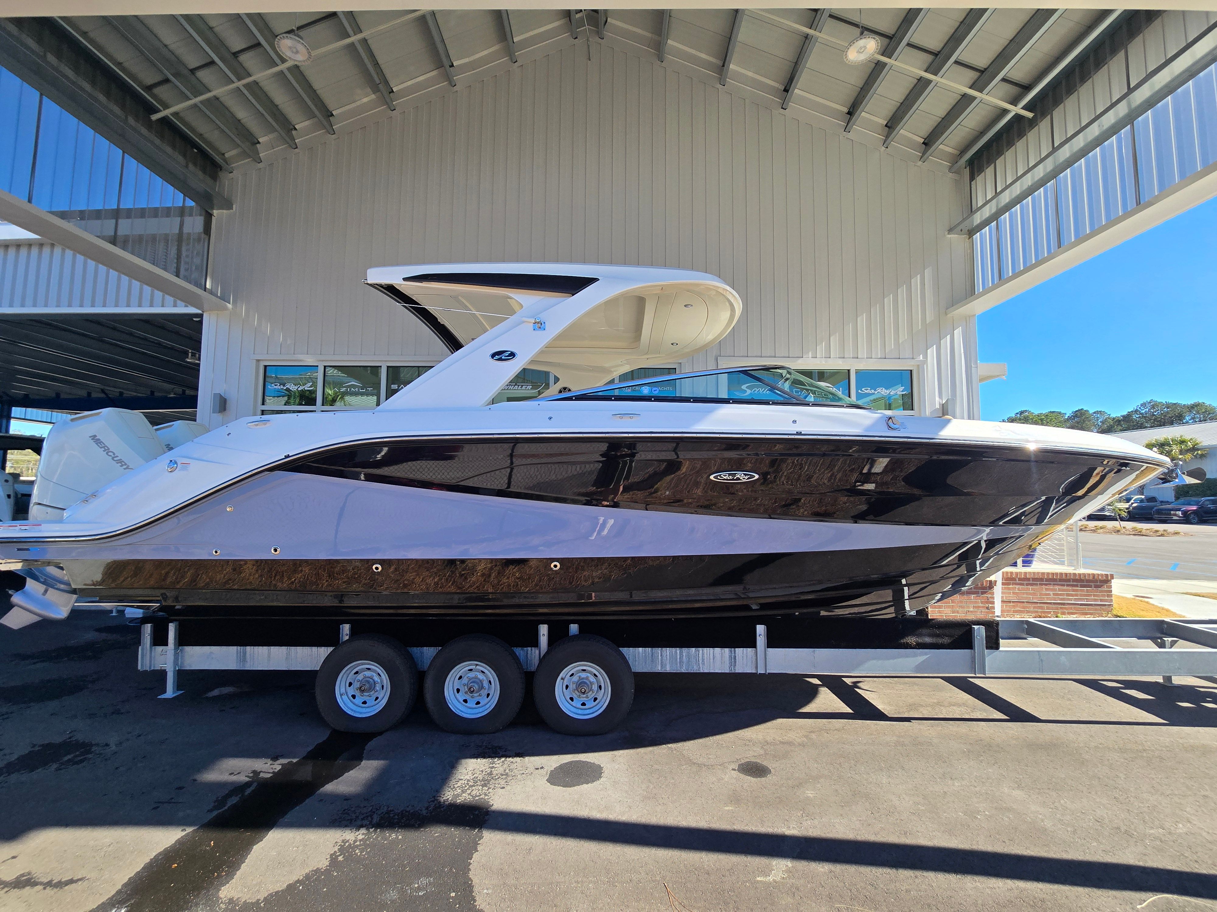 2026 Sea Ray SLX 310 Outboard