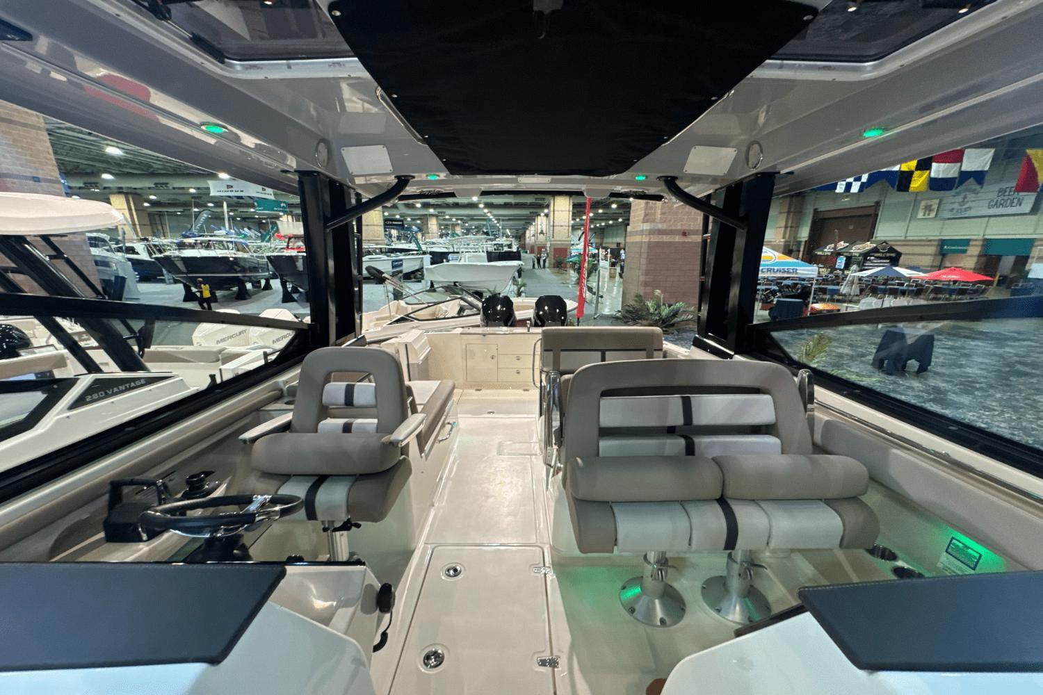 2025 Boston Whaler 330 Vantage - 32
