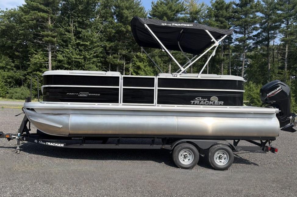 2026 Sun Tracker Party Barge 20 DLX