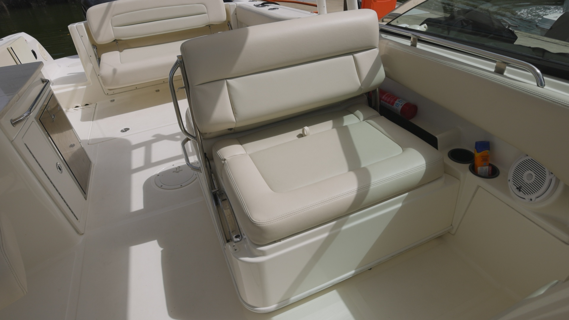 2014 Boston Whaler Vantage - Image 14