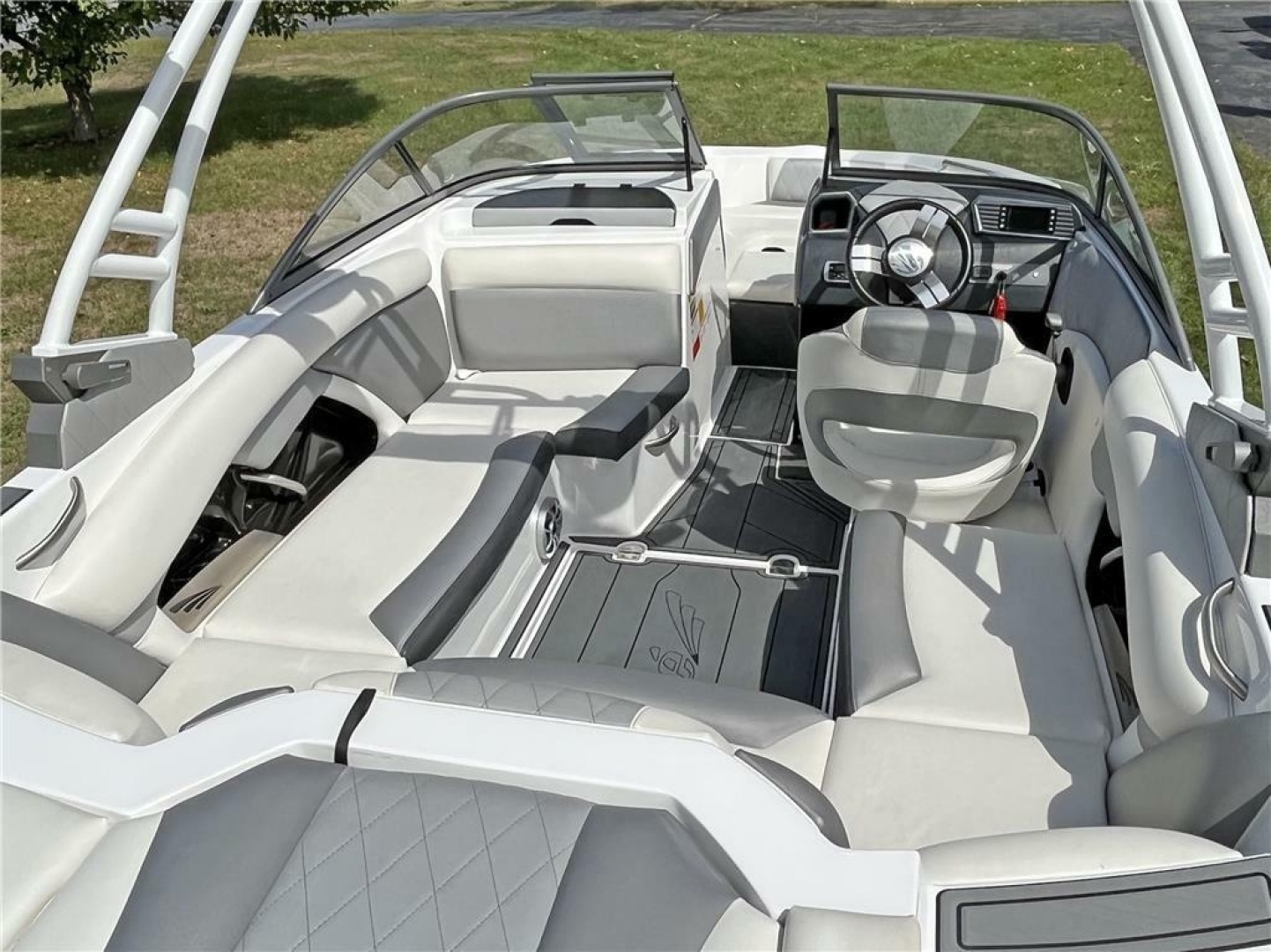 2016 Tige R20 - Image 14