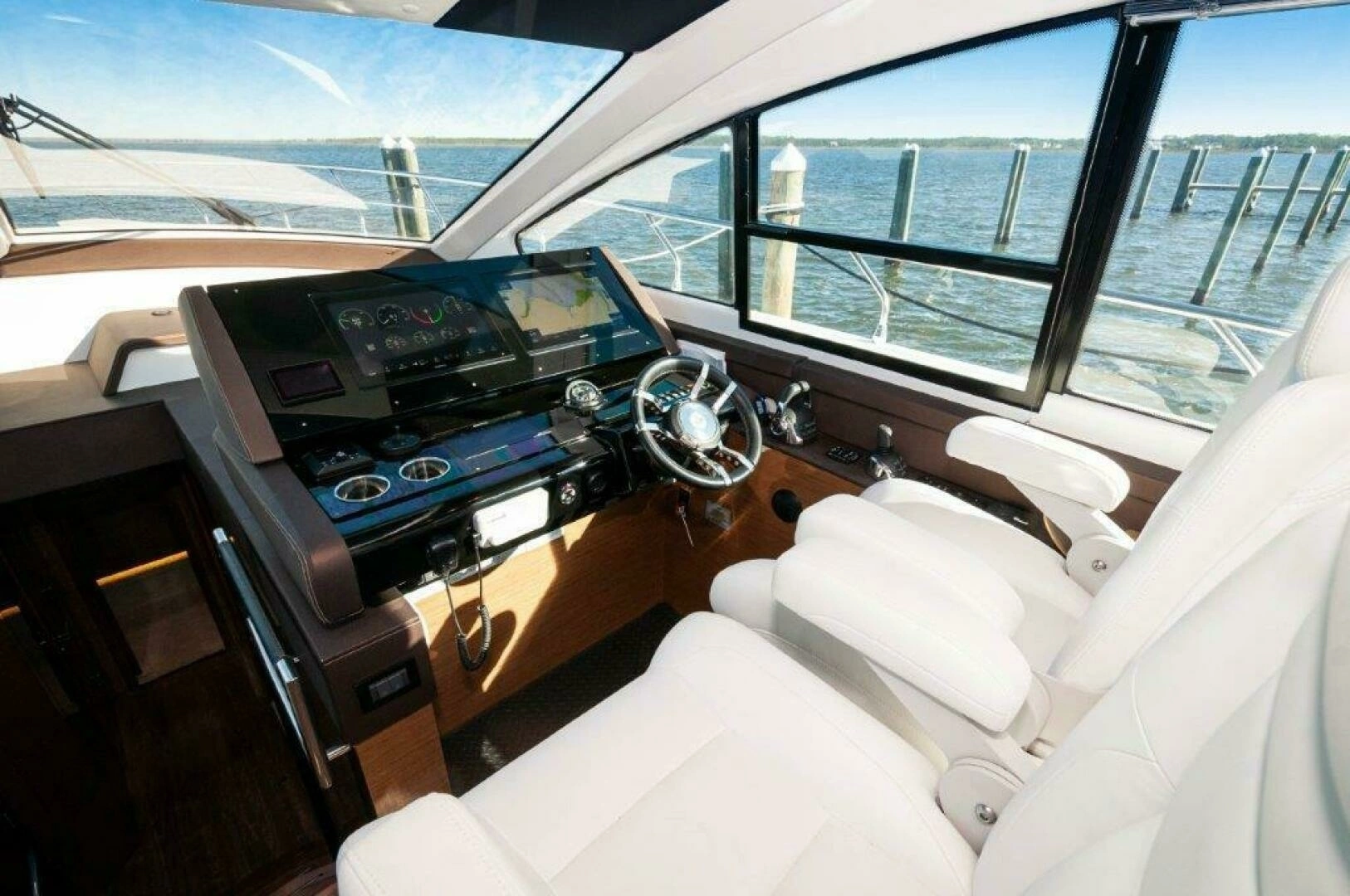2020 Cruisers Yachts 60 Cantius - Image 11