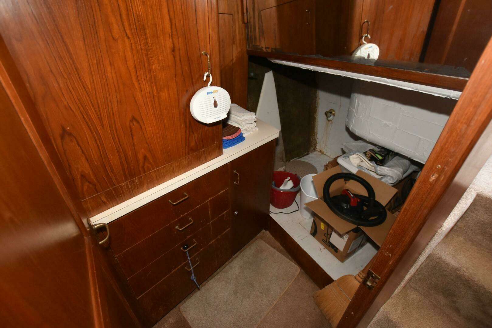 1993 Ocean Yachts 44 Motoryacht - Image 14