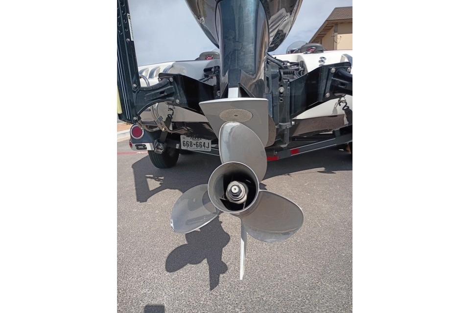 2017 Ranger Z521 Comanche Cup-Equipped boat propeller close-up on trailer.