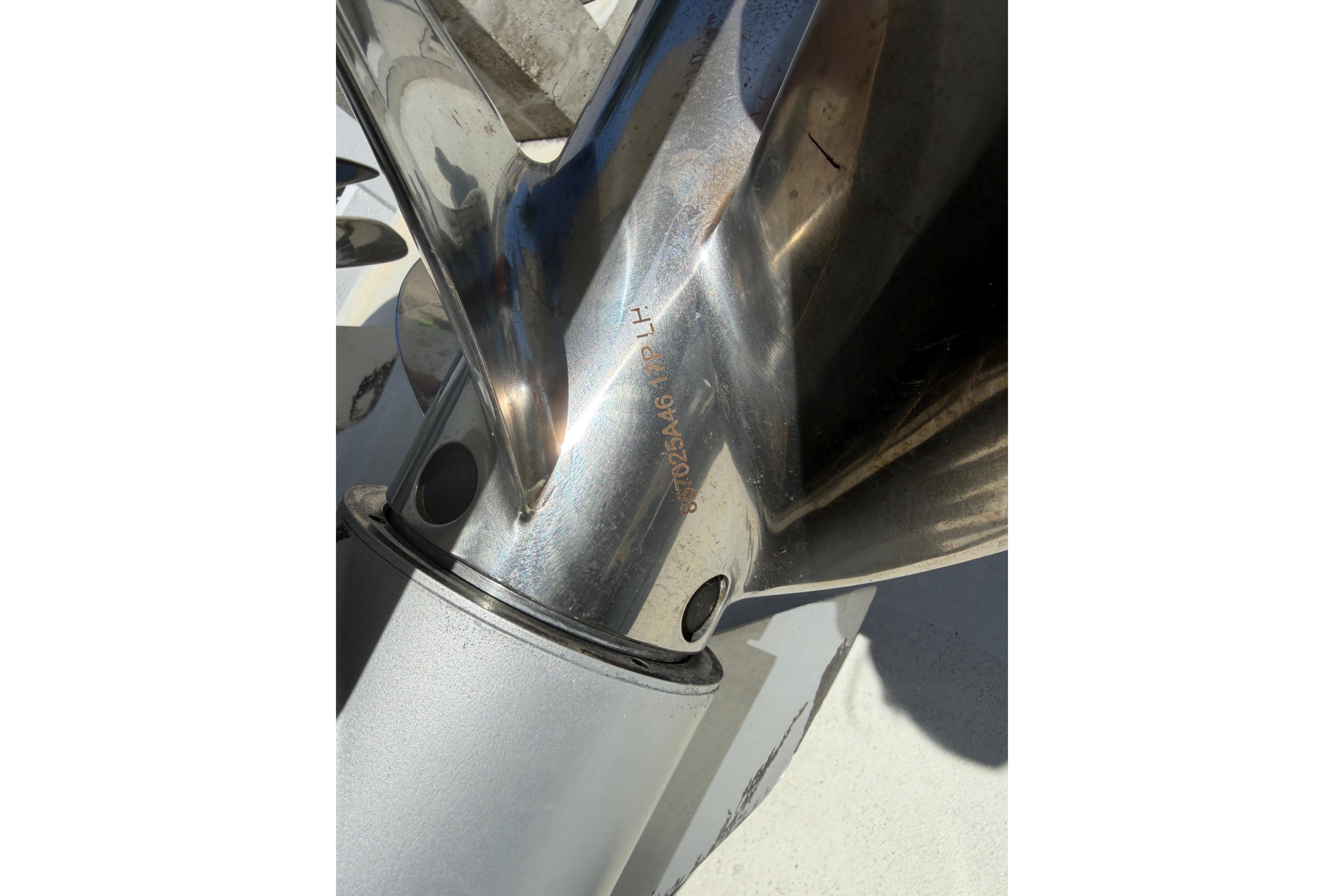 Close-up of a 2008 Hydra-Sports Vector 2900 CC boat propeller.