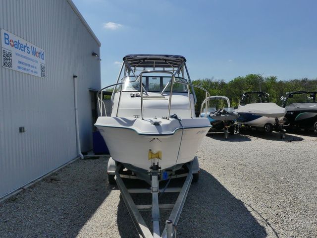 2001 Cobia 230 Walkaround - 7