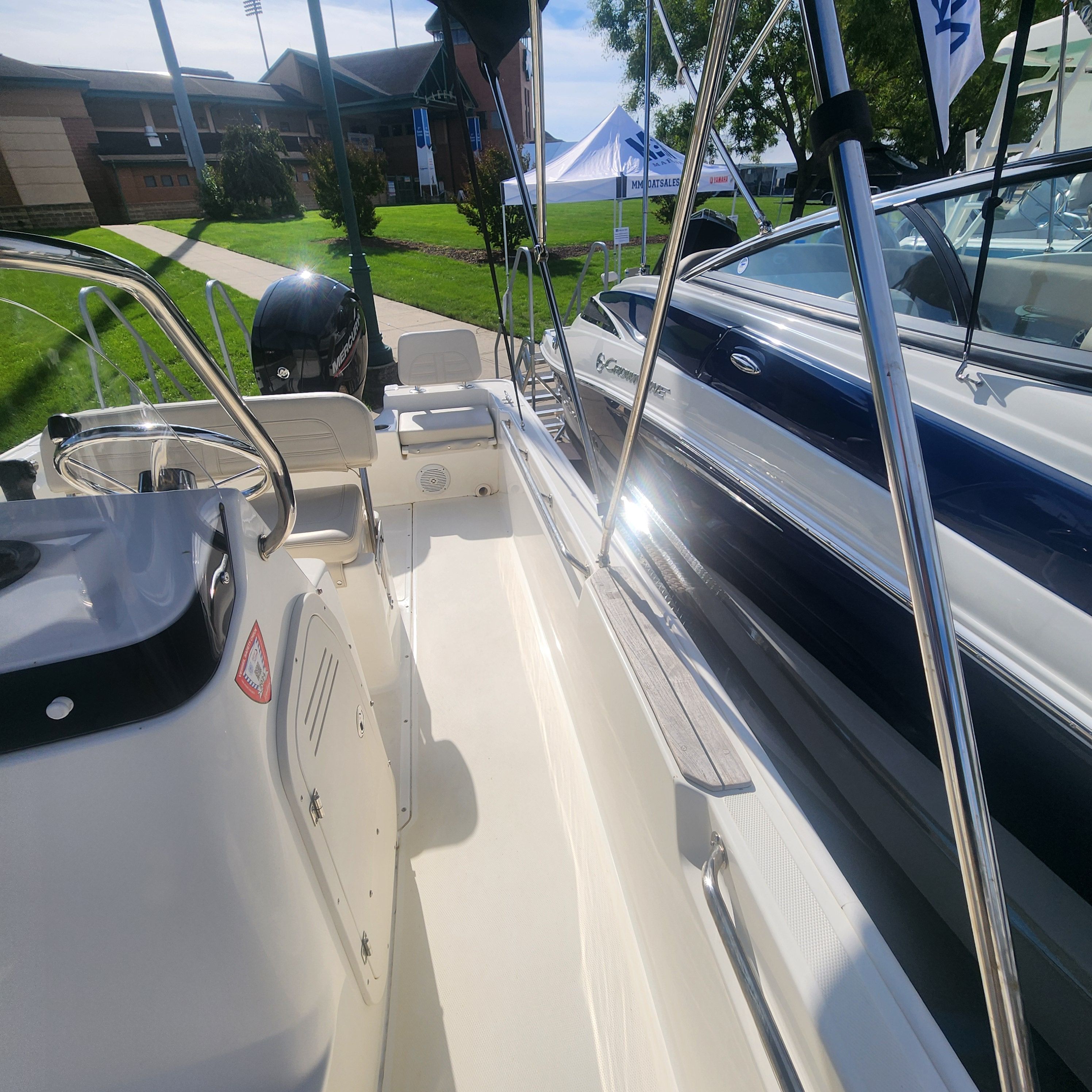 2024 Boston Whaler 190 Montauk - 12