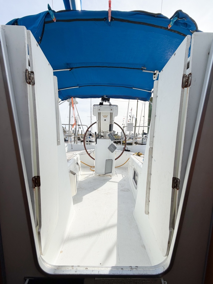 2007 Beneteau 323 - Image 29