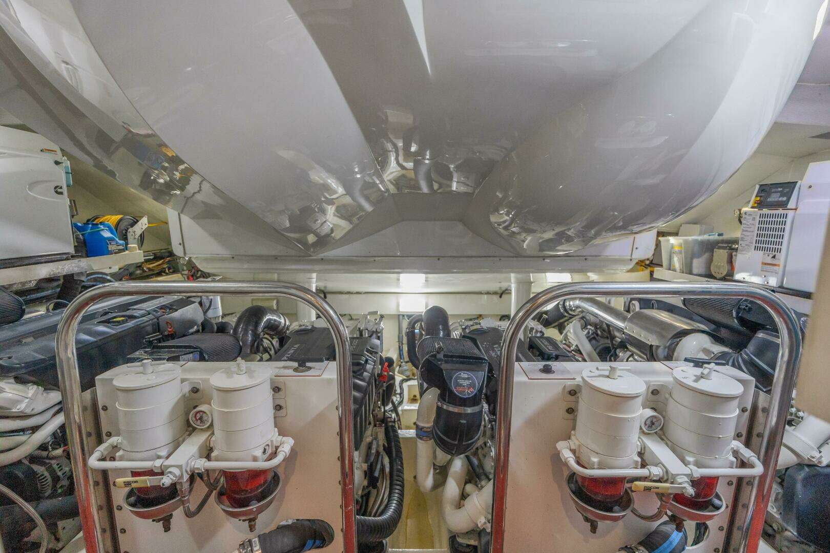2010 Lazzara Yachts LSX 92 - Image 60