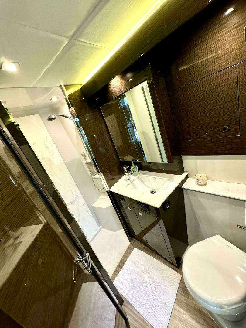 2020 Cruisers Yachts 50 Cantius - Image 38