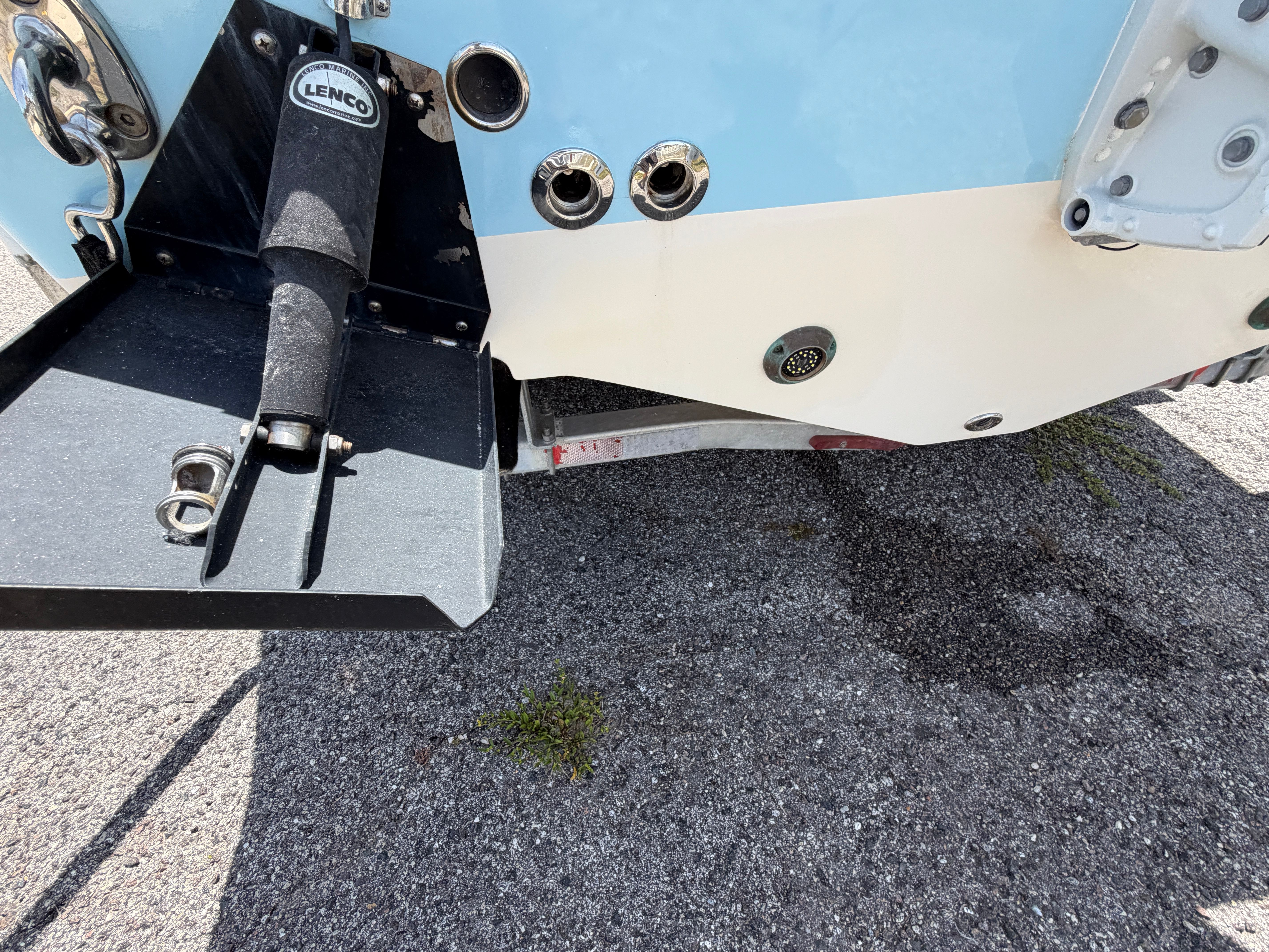 Rear of a 2004 McKee Craft 24 FREEDOM boat.