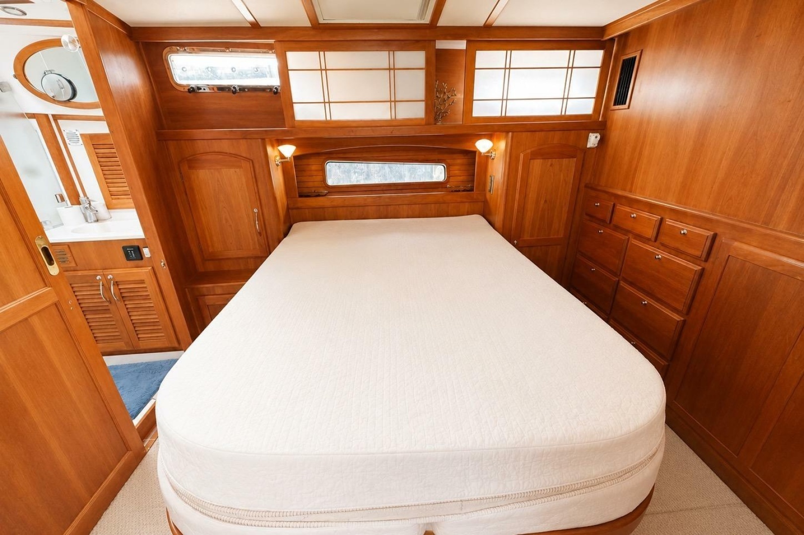 2013 Sabre 48 Salon Express - Image 5