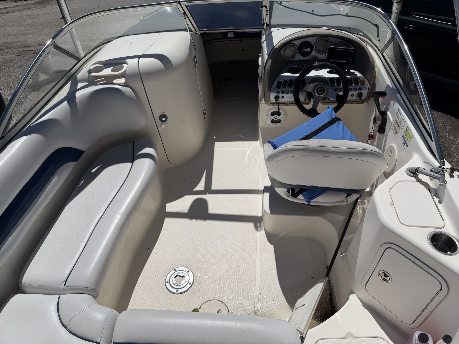 2006 Hurricane SunDeck 217 OB - 4