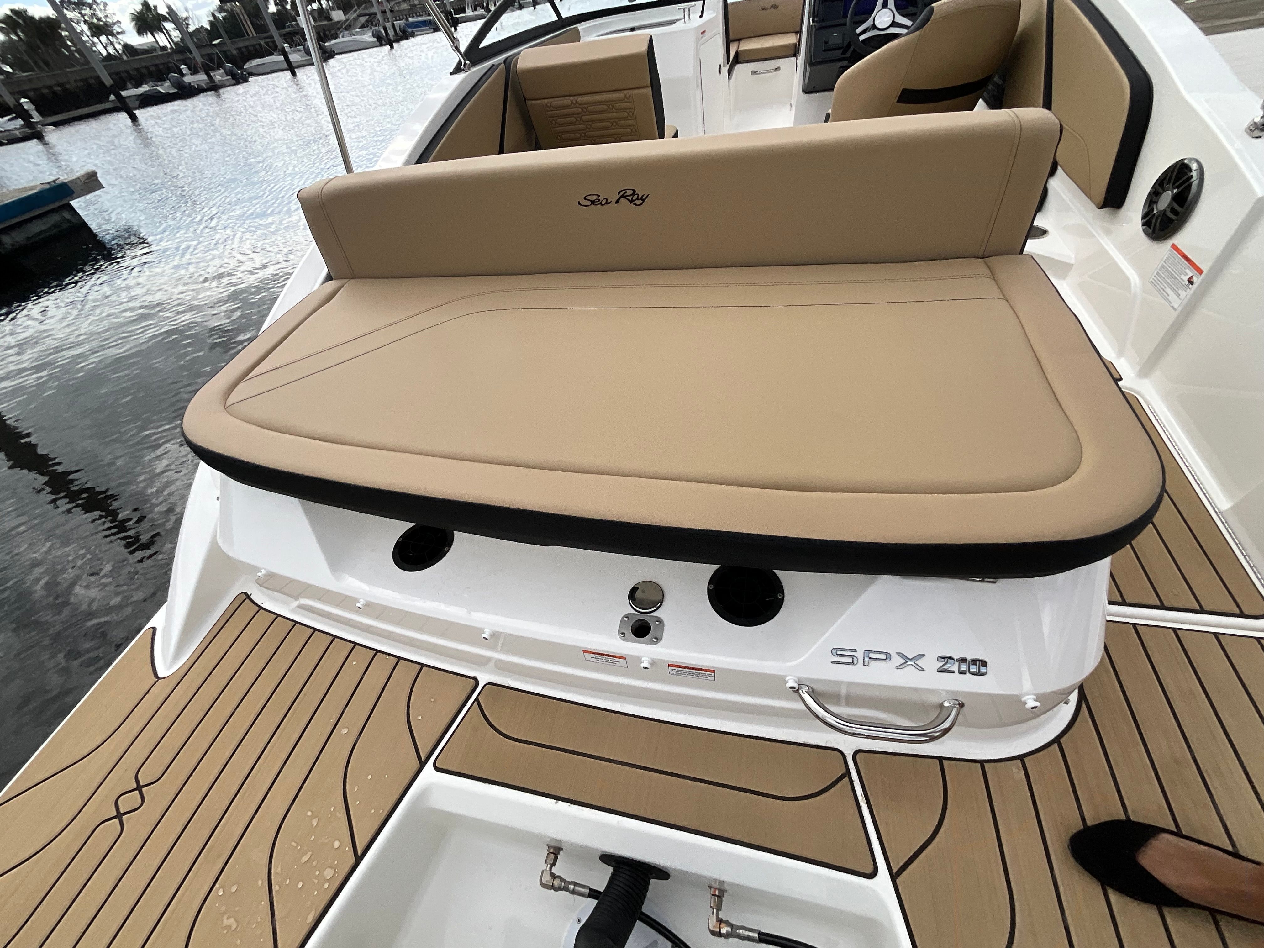 2026 Sea Ray SPX 210 Outboard - 11
