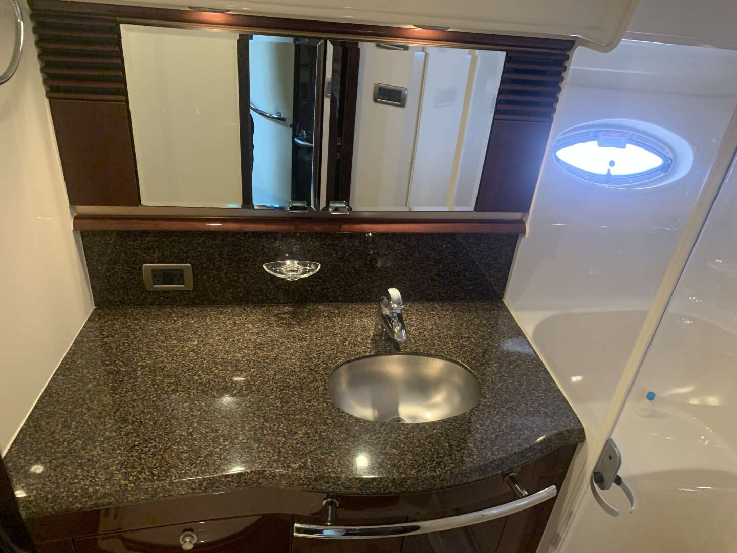 2007 Sea Ray 52 SUNDANCER - Image 68