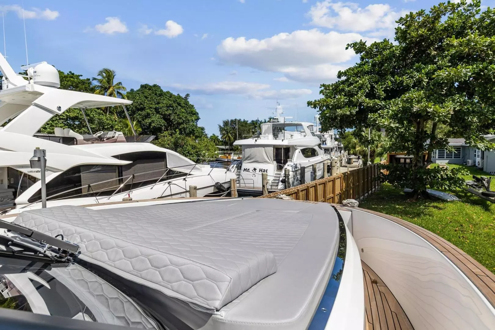 2023 Astondoa 377 Coupe Outboard - Image 11