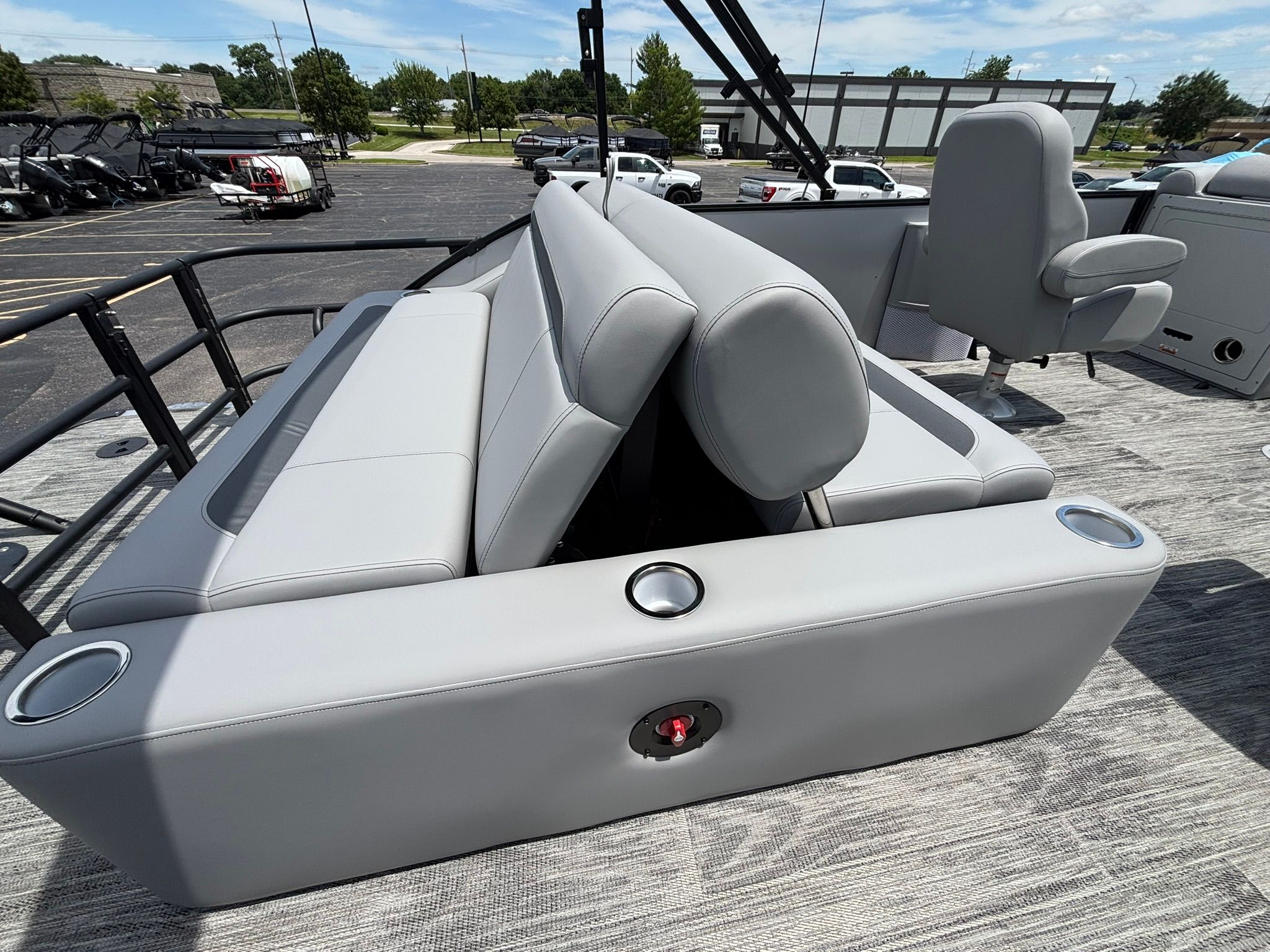 2027 Bentley Pontoons 223 Legacy Swingback - 35