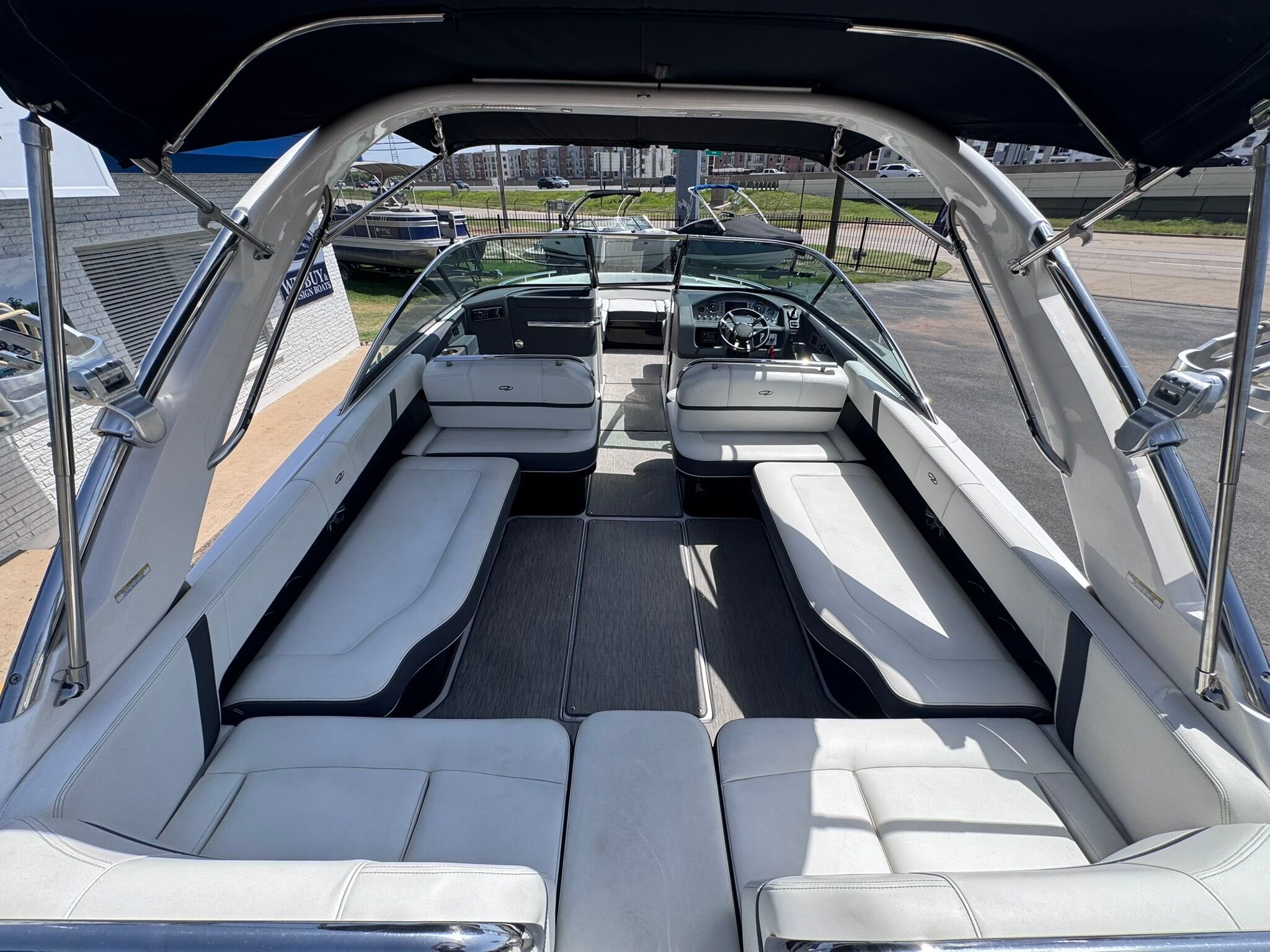 2017 REGAL 2800 - Image 8