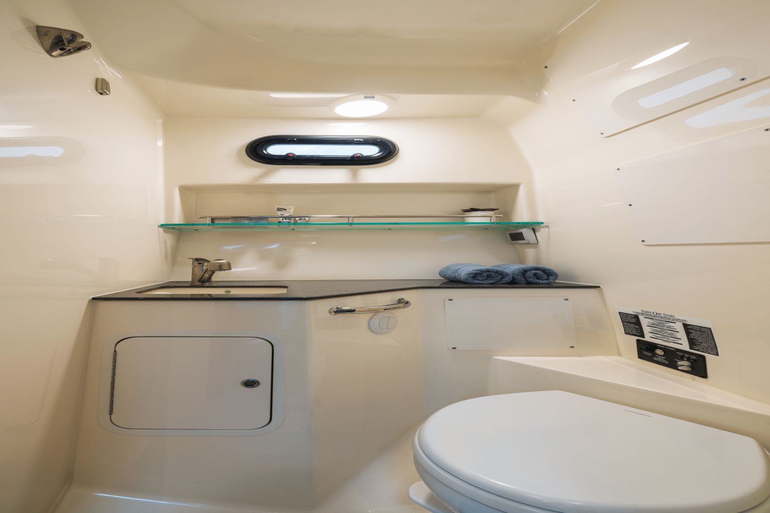 2026 Boston Whaler 325 Conquest - 48