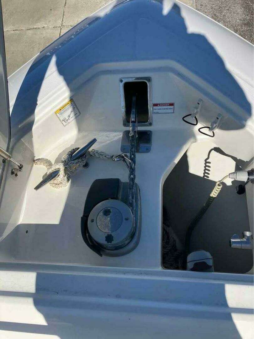 2016 Boston Whaler 350 Outrage - Image 7