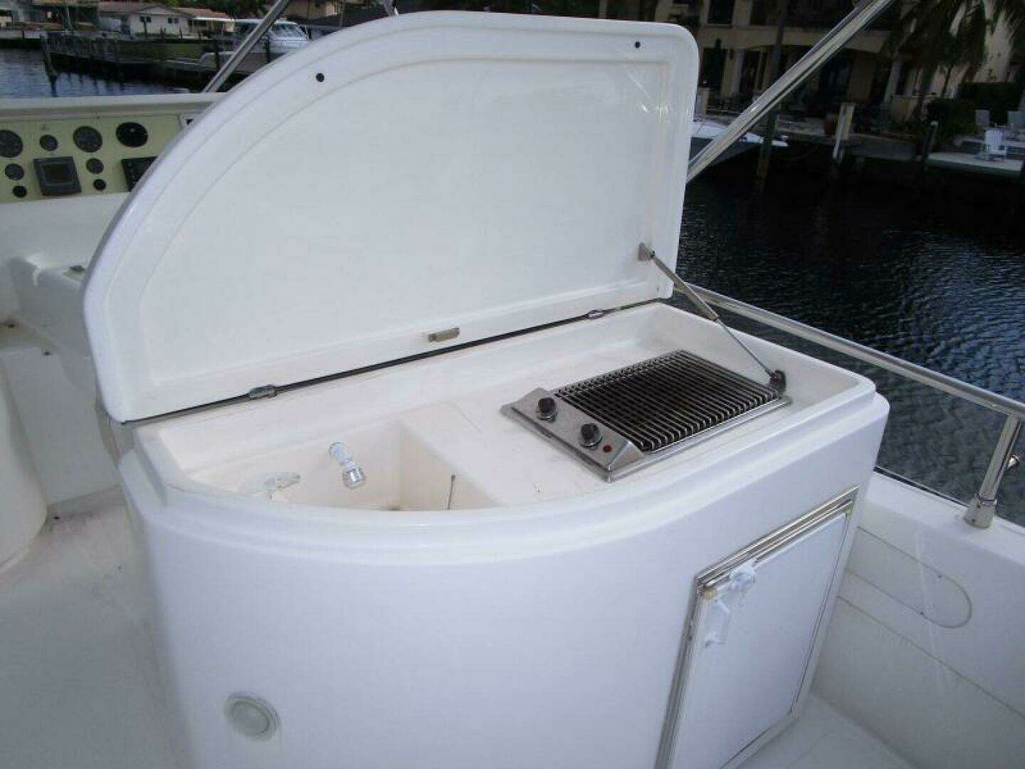 2003 Ferretti Yachts 590 Motor Yacht - Image 43