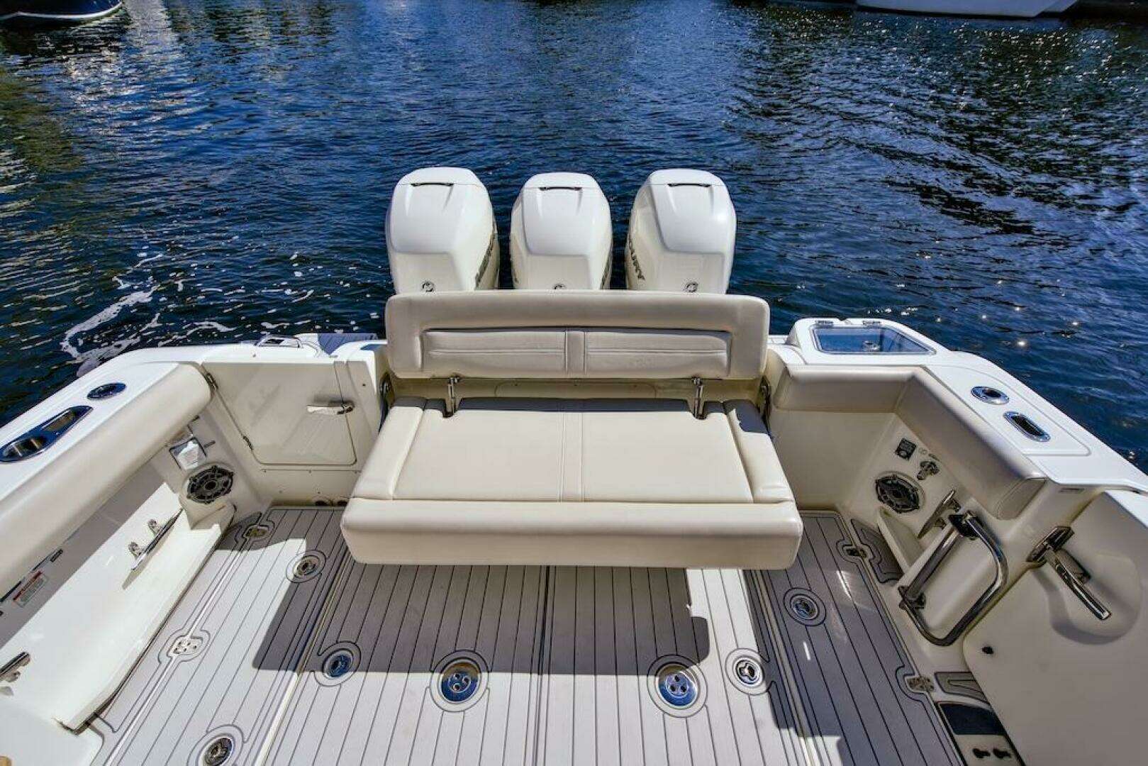 2019 Boston Whaler 350 Realm - Image 20