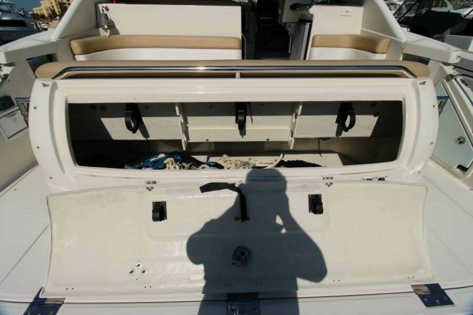 2002 Regal 4260 Commodore - Image 14
