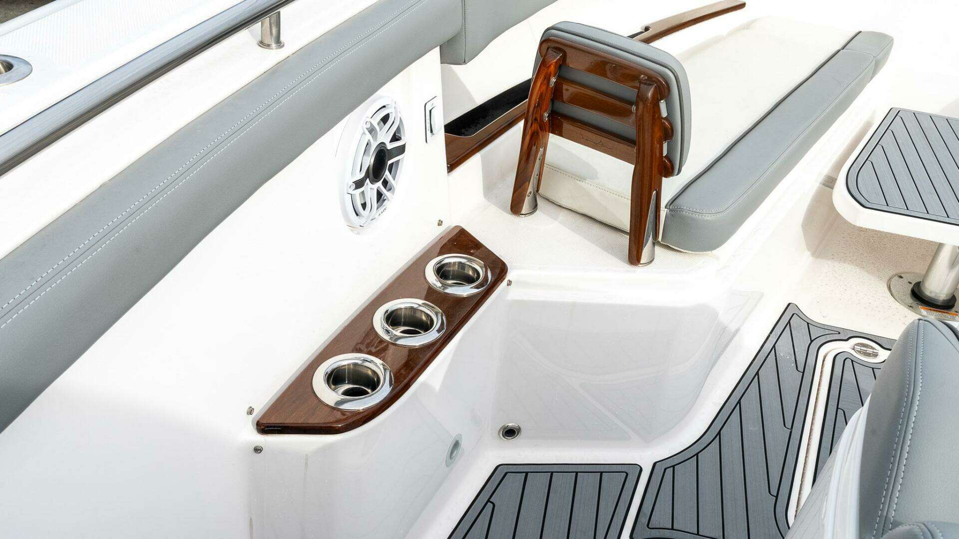 2023 Everglades 455 Center Console - Image 42