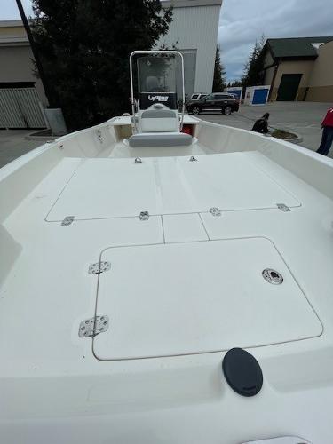2025 Mako Pro Skiff 17 CC boat with spacious deck and center console.