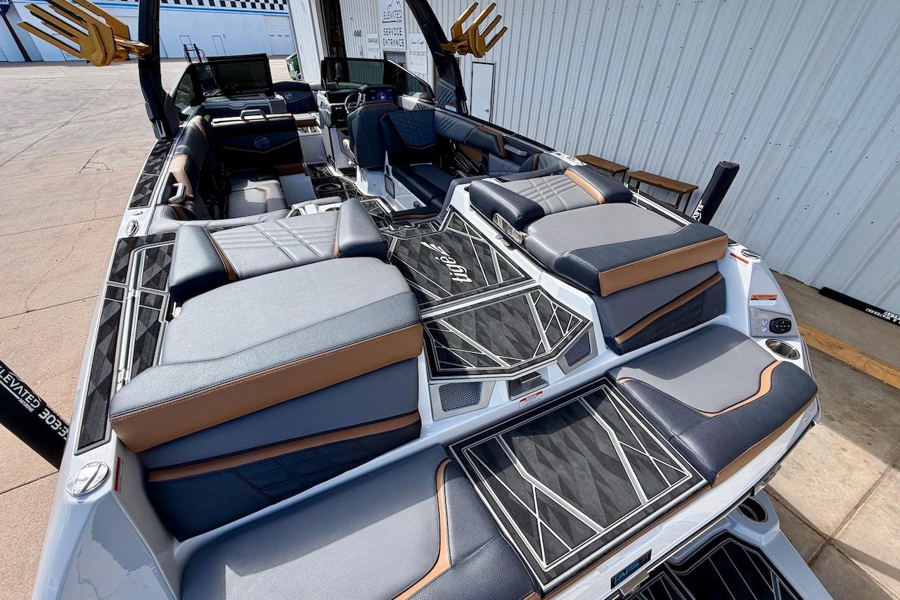 2025 Tigé Ultré 25ZX boat interior with luxurious seating and modern design.