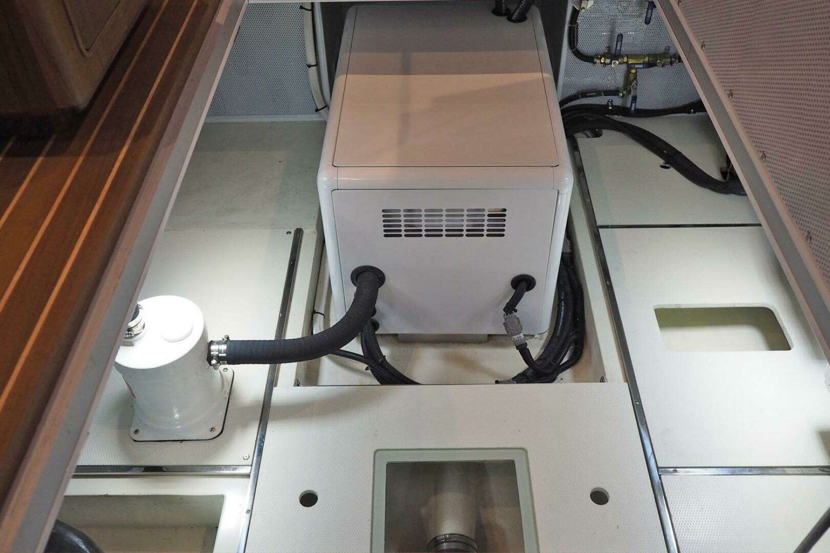 2026 Helmsman Trawlers 38E Pilothouse - Image 42