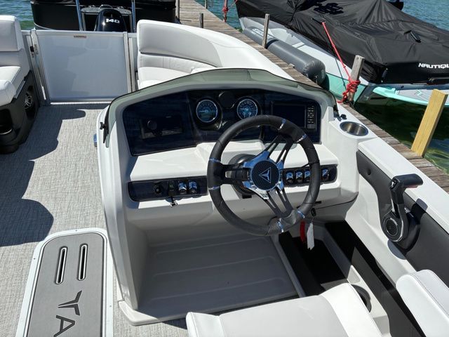 2026 Tahoe 2185 LTZ Quad Lounger - 22