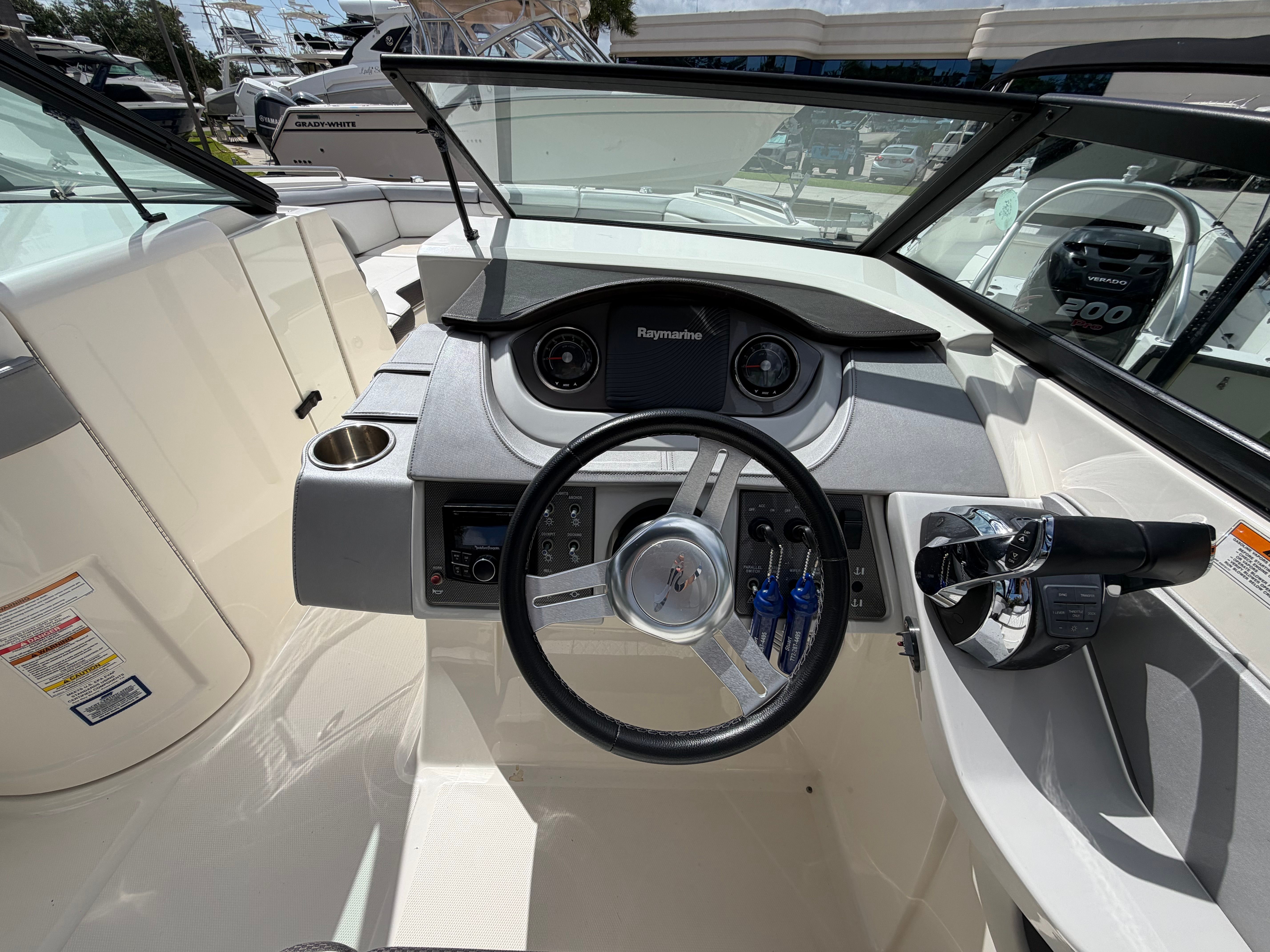 2017 Sea Ray SDX 290 OB - 14