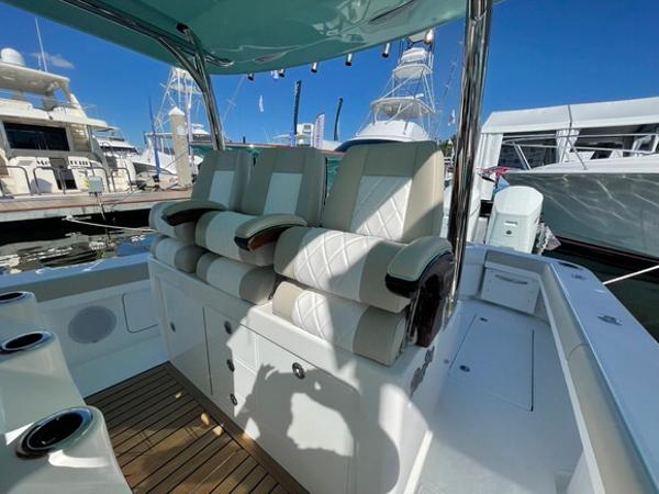 2026 Mag Bay 43 Center Console - 99