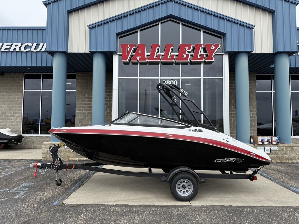 2025 Yamaha Boats AR195